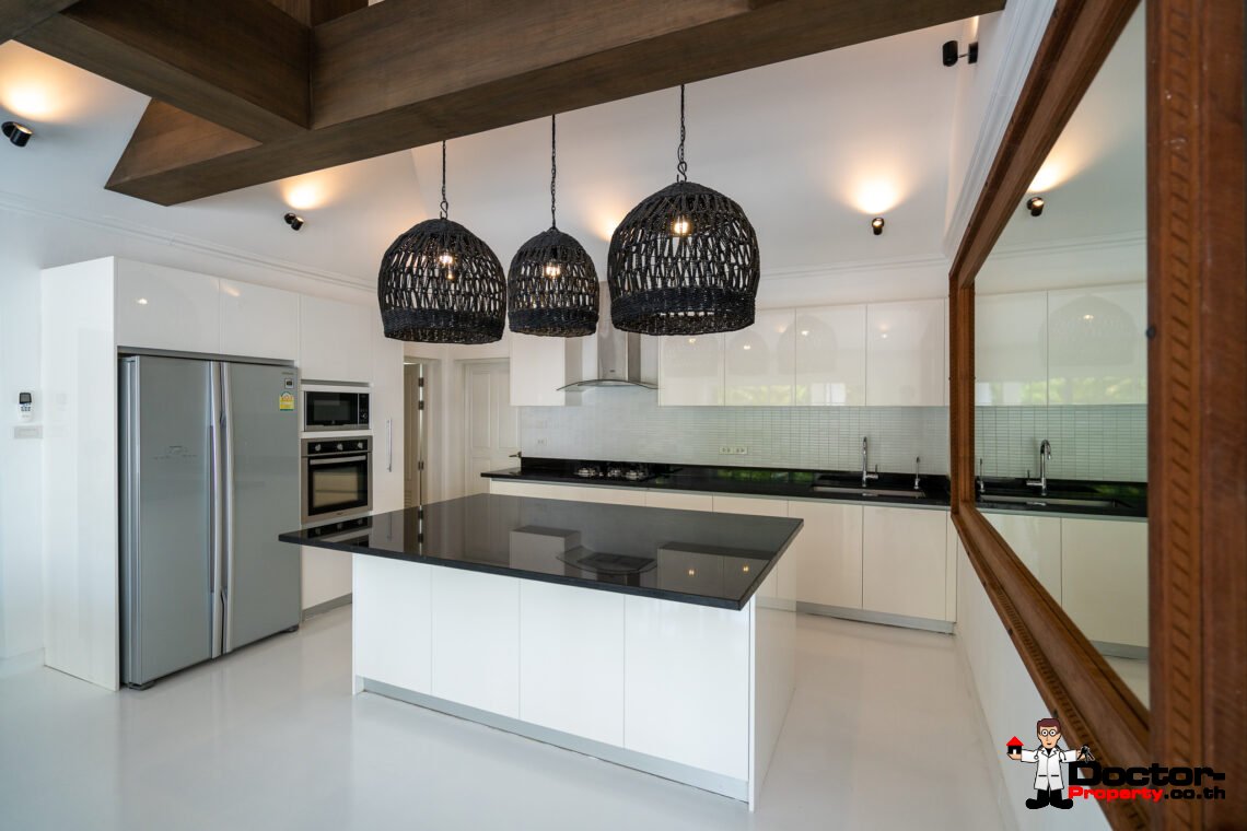 Elegant 6 Bedroom Pool Villa in Lamai, Koh Samui – For Sale